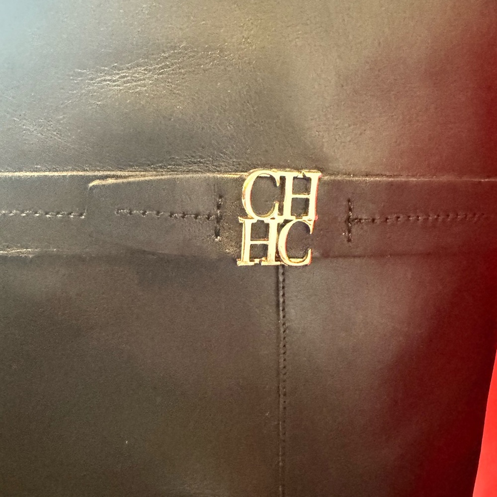 Elegant Carolina Herrera Black Leather Boots - Picture 7 of 12